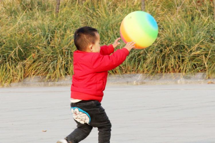 愛(ài)睡的孩子長(zhǎng)得快 四招讓寶寶睡好覺(jué)