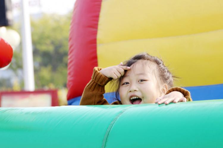 美媒：曬娃，你問過娃的意見嗎？