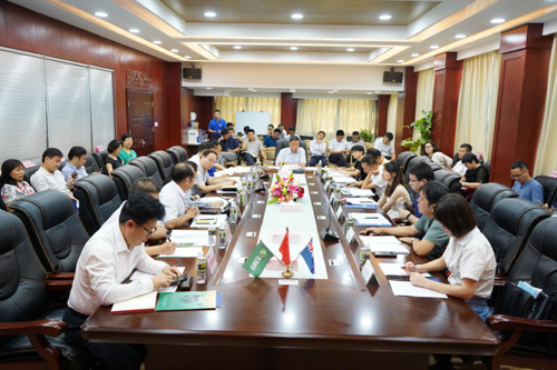 ?？谑小鞍偃沾笳猩獭奔翱偛科髽I(yè)調(diào)研會(huì)議走進(jìn)國健 助力高培成為國際奶粉品牌