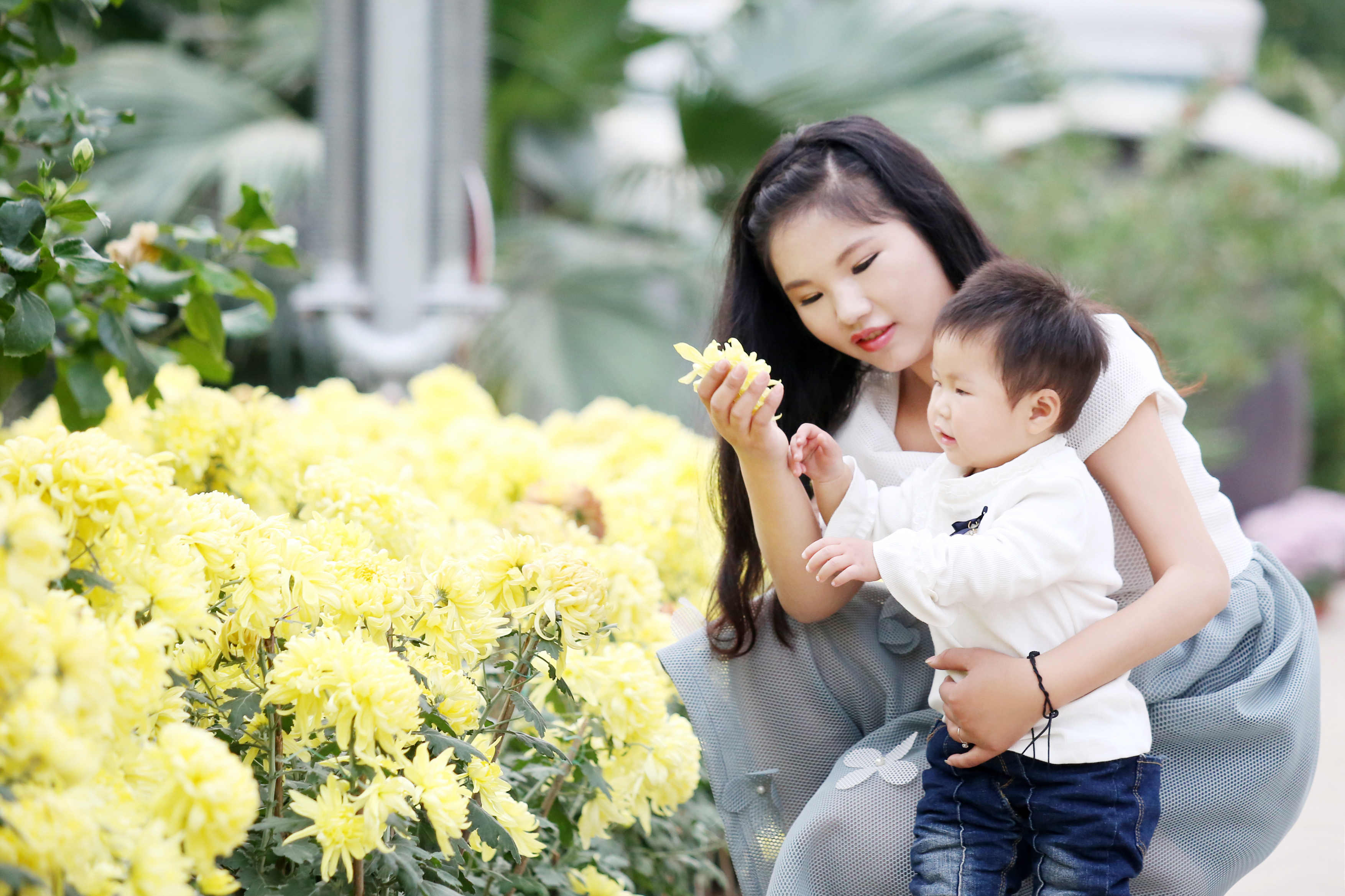 母親陪玩，孩子社交能力強(qiáng)