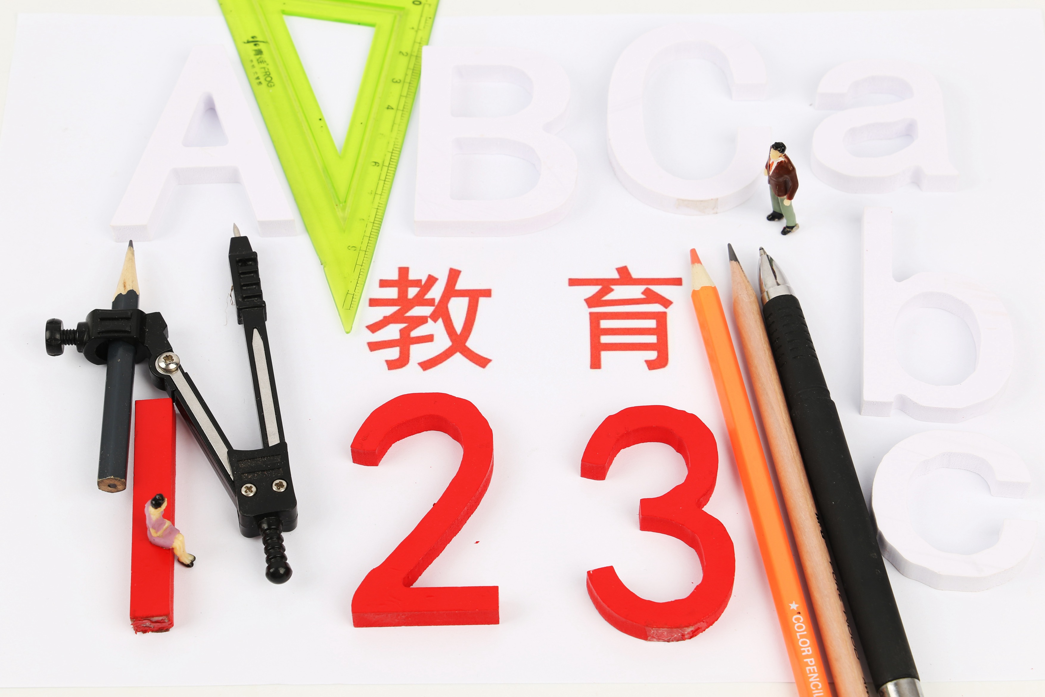 孩子六歲前要嚴(yán)管 青春期少干預(yù)