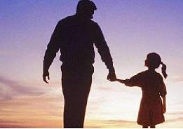 不讓“父愛如山倒”  當(dāng)一個懂育兒的“暖爸”