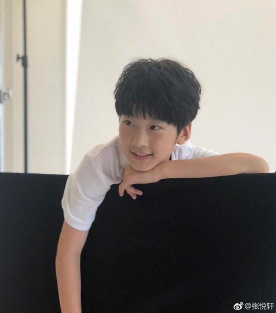 張亮兒子天天曬彈鋼琴視頻，星二代的才藝培養(yǎng)之路