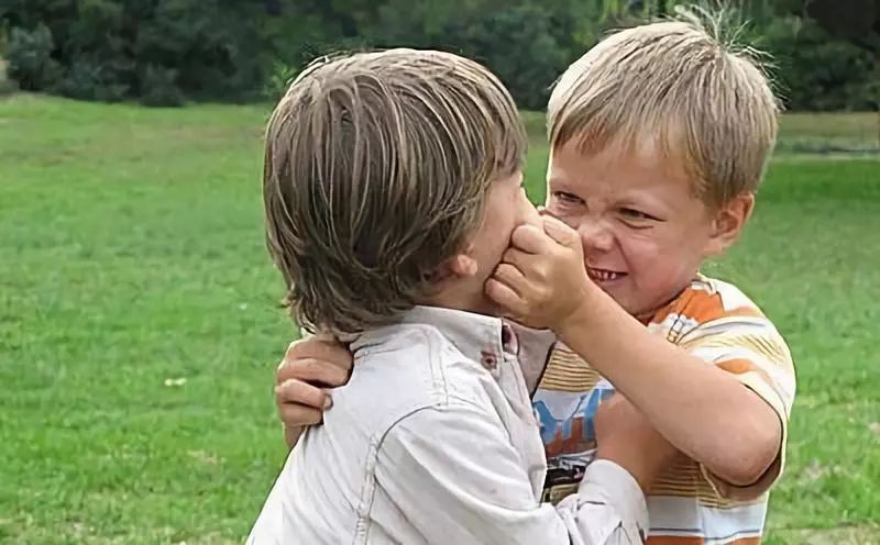 男孩子“好欺負(fù)”，都是被這三種父母教的