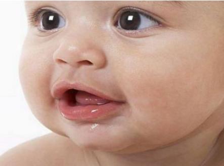 寶寶被捏臉蛋會(huì)口水多嗎 經(jīng)常捏寶寶臉會(huì)怎么樣？