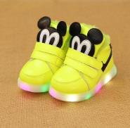 檢測不合格的童鞋被曝光，其中含有可以致孩子早熟的成分