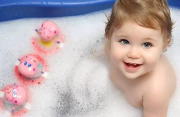 寶貝恐懼洗頭洗澡 父母這樣引導(dǎo)愛上洗澡