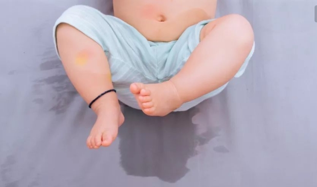 寶寶尿床還在延續(xù)，你該怎么辦？