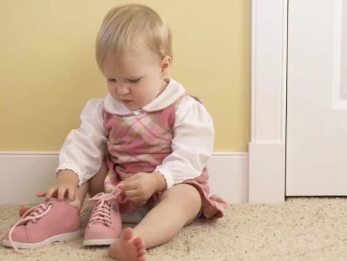 給孩子買(mǎi)鞋，千萬(wàn)別陷入這4大誤區(qū)！真會(huì)害了孩子！