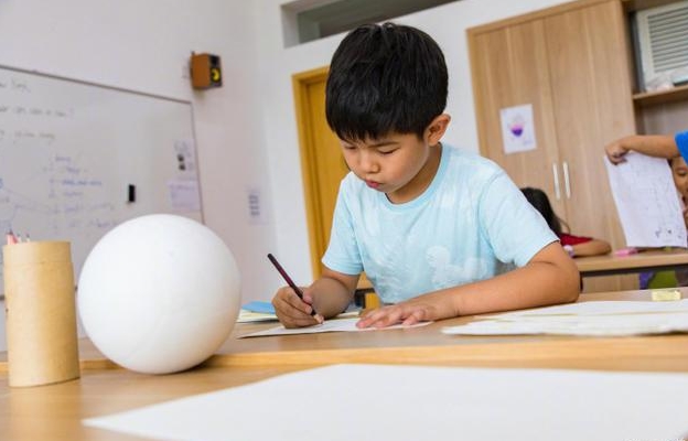 沙溢深夜發(fā)長(zhǎng)文談孩子教育 少些工作也要多陪伴