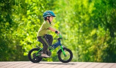 春暖花開(kāi)，是時(shí)候要教孩子學(xué)騎車了