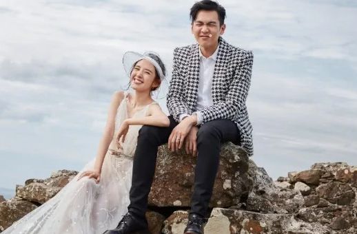 唐藝昕曬孕期愛(ài)游泳 準(zhǔn)爸爸張若昀更鐘愛(ài)美食