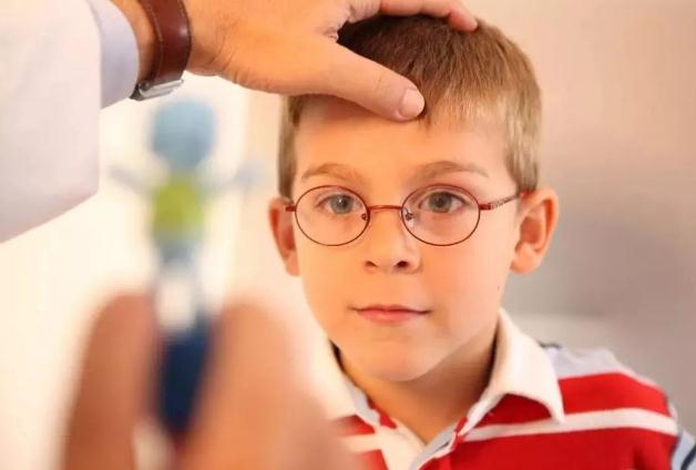 孩子走路經(jīng)常摔跤？也許是立體視覺(jué)缺乏！