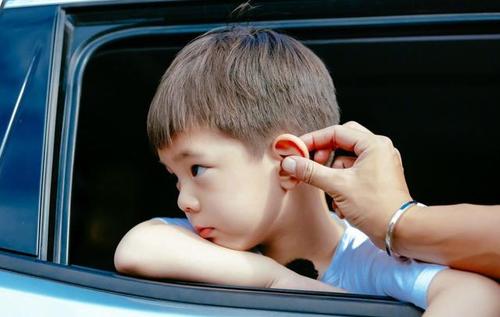 會(huì)說話的孩子情商高 如何培養(yǎng)一個(gè)會(huì)說話的孩子？