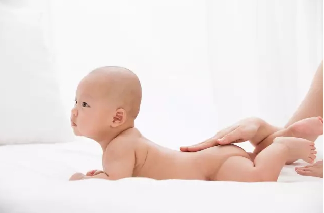 寶寶撫觸的好處竟然這么多！親貝網(wǎng)小編提醒你早點行動！