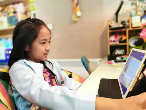 孩子上網(wǎng)課總坐不住 有可能是多動癥嗎？