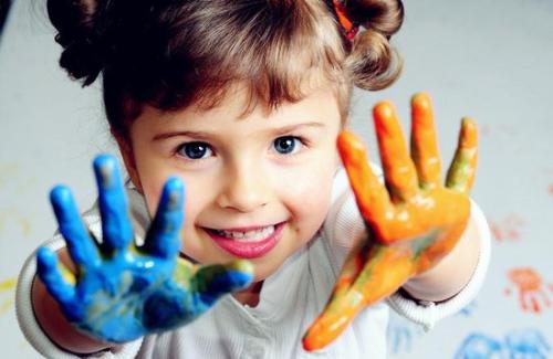 寶寶沒有自信怎么辦？ 孩子的自信需要分階段培養(yǎng)