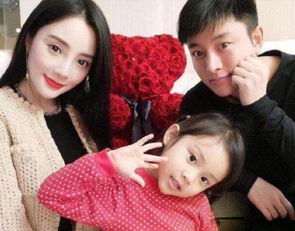 賈乃亮再現(xiàn)身李小璐住所 離婚后親子關(guān)系更需細心呵護