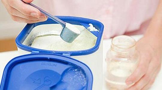 夏季奶粉受潮變質(zhì) 影響寶寶營養(yǎng)吸收怎么辦?