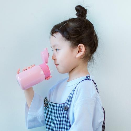 “媽媽，我可以喝口水嗎?”孩子的話讓媽媽懊悔不已