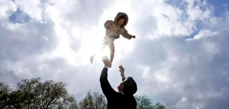 這些哄孩子的動作很危險(xiǎn)，你中招了幾個?