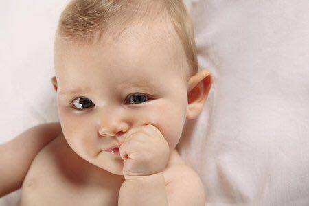 孩子老愛吮吸手指怎么辦？