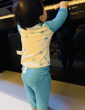 寶寶愛出汗，夜哭睡不好怎么辦？換一件排汗內(nèi)衣試試