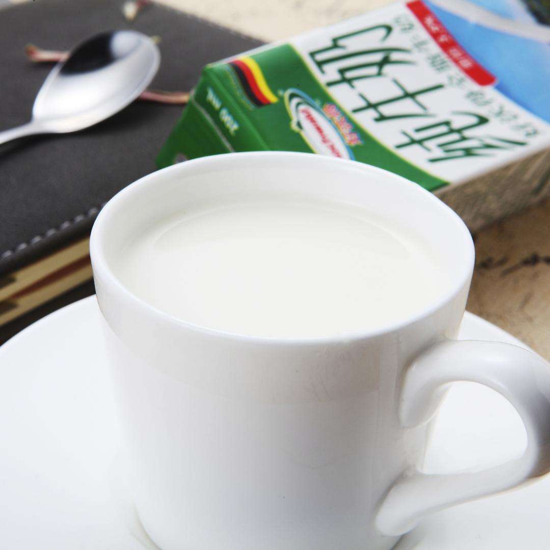 孩子喝奶粉好還是現(xiàn)成的牛奶好？