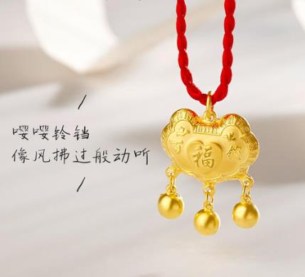 寶寶“穿金戴銀”就會(huì)大富大貴嗎？爸媽們要當(dāng)心這些危險(xiǎn)！