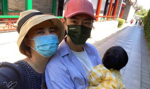 張歆藝教兒子說話 四坨奶聲可愛一字不落似復(fù)讀機