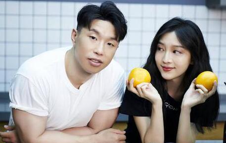 德云社兒徒燒餅曬愛妻B超照片宣布懷二胎喜訊 愛稱餅干