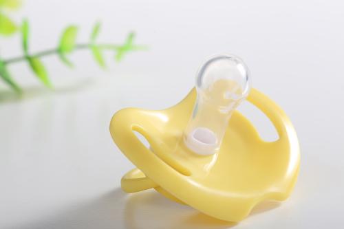 安撫奶嘴究竟利大于弊，還是弊大于利？