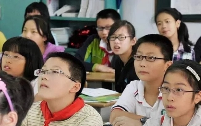 2歲半女孩近視眼900度，保護孩子視力刻不容緩