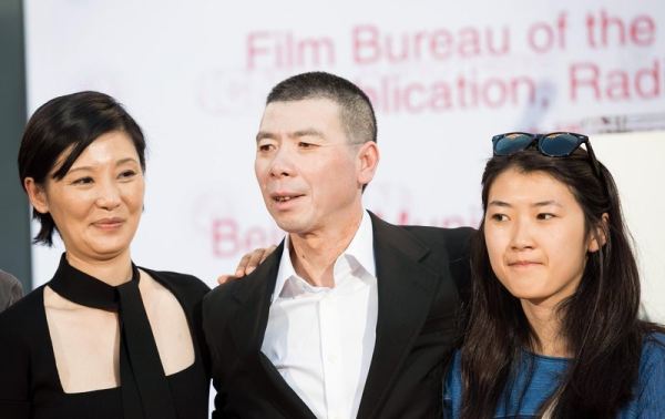 同是明星兔唇女兒，李嫣和馮思羽性格為何卻如此不同？