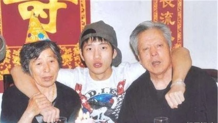 井柏然怒懟索要贍養(yǎng)費(fèi)的父母，"生而不養(yǎng)，談何而來(lái)的贍養(yǎng)費(fèi)？