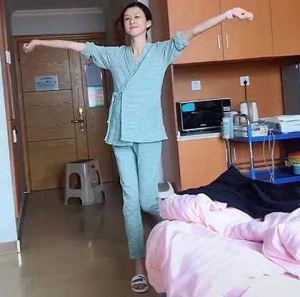 開二指產(chǎn)婦淡定跳“催生舞”，準媽媽做這些訓練讓生產(chǎn)更輕松