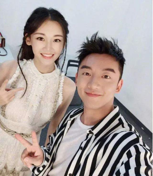 鄭愷愛(ài)妻苗苗孕照流出，身材依舊超正點(diǎn)