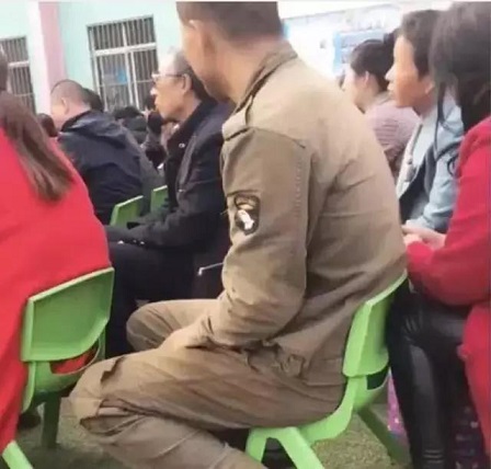 “我爸爸媽媽又不偷不搶，有什么好嫌棄的”，兒子的話讓父母感動(dòng)