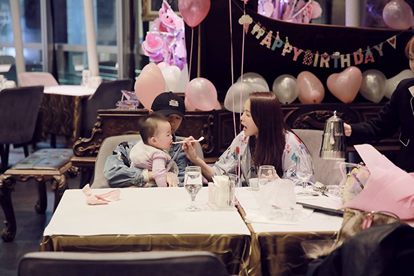 伊能靜兒子公開(kāi)家庭照，昔日照片引發(fā)議論