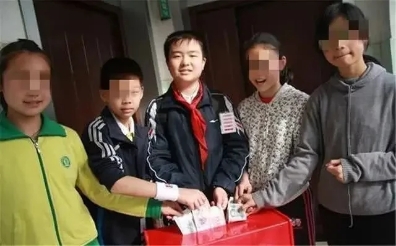 “五道杠少年”與“不屑弟”互換人生，凸顯家庭教育的重要性