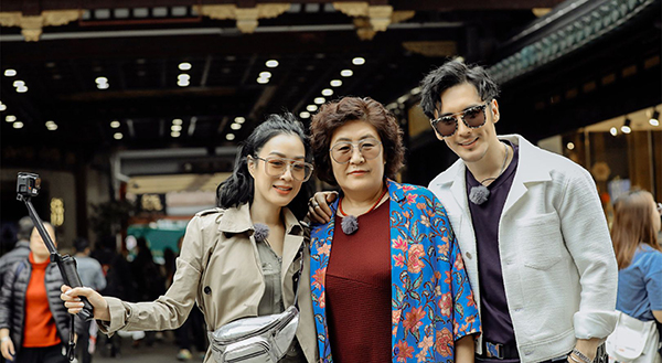 高齡生娃很easy？看看鐘麗緹再說(shuō)