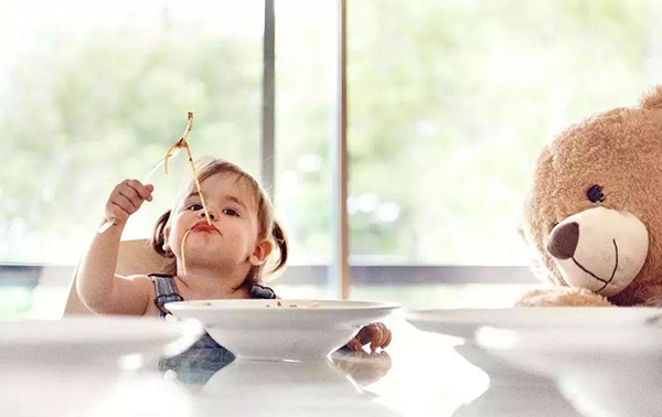 寶寶睡覺出現(xiàn)這幾種情況，輔食添加可要小心了