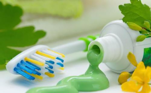 家有調(diào)皮寶寶弄翻熱水怎么辦？急救措施需謹(jǐn)記