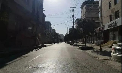 確診男子連續(xù)五天去網(wǎng)吧上網(wǎng)，妻子獨(dú)自帶娃看病買菜，引網(wǎng)友熱議