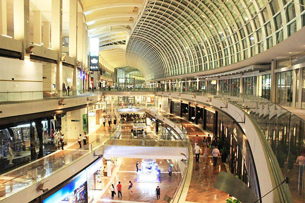 一歲孩子商場意外墜落，家長崩潰跪地大哭