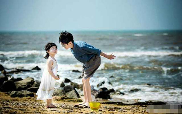 張亮兒子天天十三歲近一米八，網(wǎng)友驚嘆超?；蛱珡姶?/>
      <div   id=