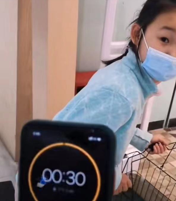 考雙百分，獎(jiǎng)勵(lì)30秒購物機(jī)會(huì)，這個(gè)媽媽太高明