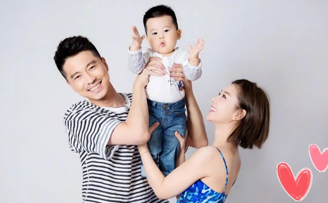 李小萌自曝老公王雷幫自己狠心斷奶，寶媽斷奶需要注意這兩個方面