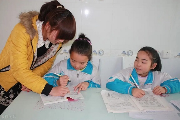 春節(jié)期間，想要孩子成績(jī)不下滑，家長(zhǎng)要督促孩子做好這3件事