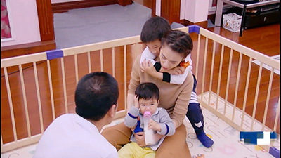 黃圣依長(zhǎng)子安迪臉蛋圓潤(rùn)，網(wǎng)友：以為開(kāi)了特效